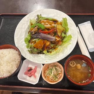 鶏唐揚げの黒酢あんかけ定食(笑福の湯)
