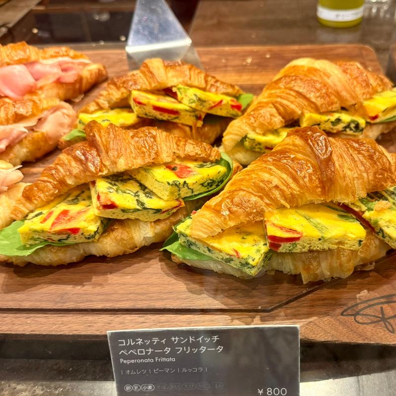 コルネッティ サンドイッチ ペペロナータ フリッタータ(プリンチ 代官山T-SITE)