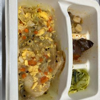お魚とふわ卵の軽やかカレー仕立て(ナッシュ株式会社)
