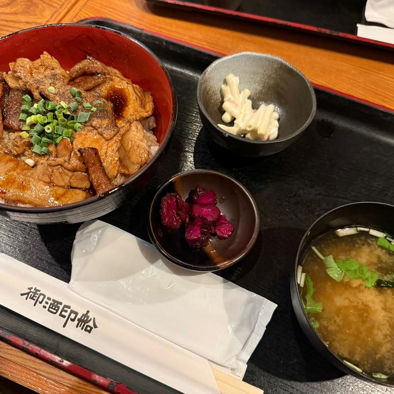 しびれ豚丼(御酒印船 新宿店)