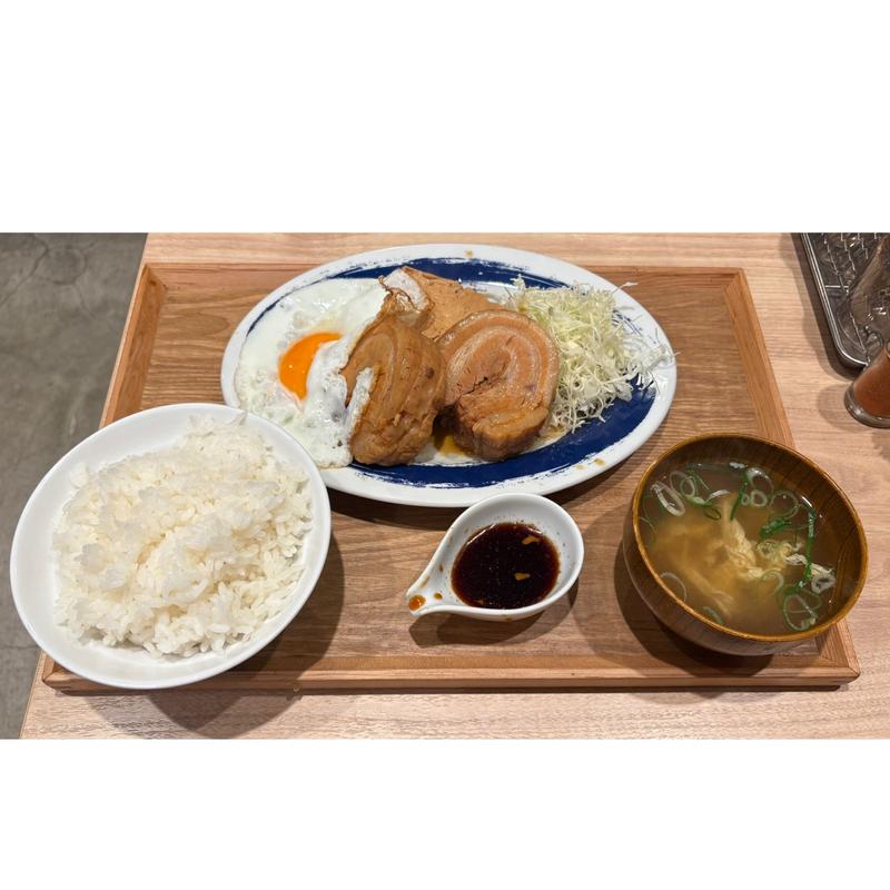 チャーシューエッグ定食(肉めし岡もと 溝の口店)