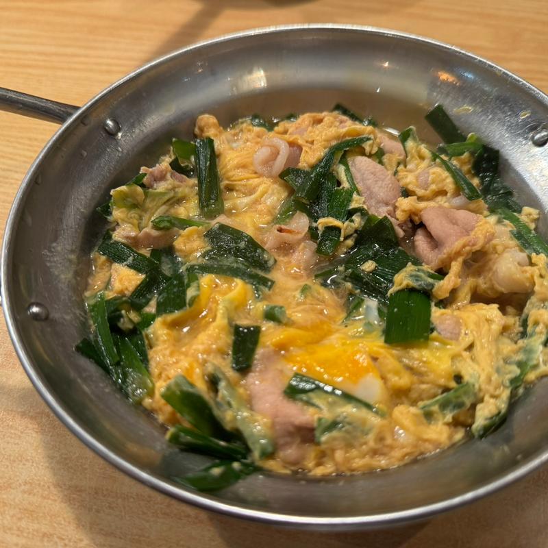 肉ニラ卵とじ(やきとり酒蔵 庄助本店)