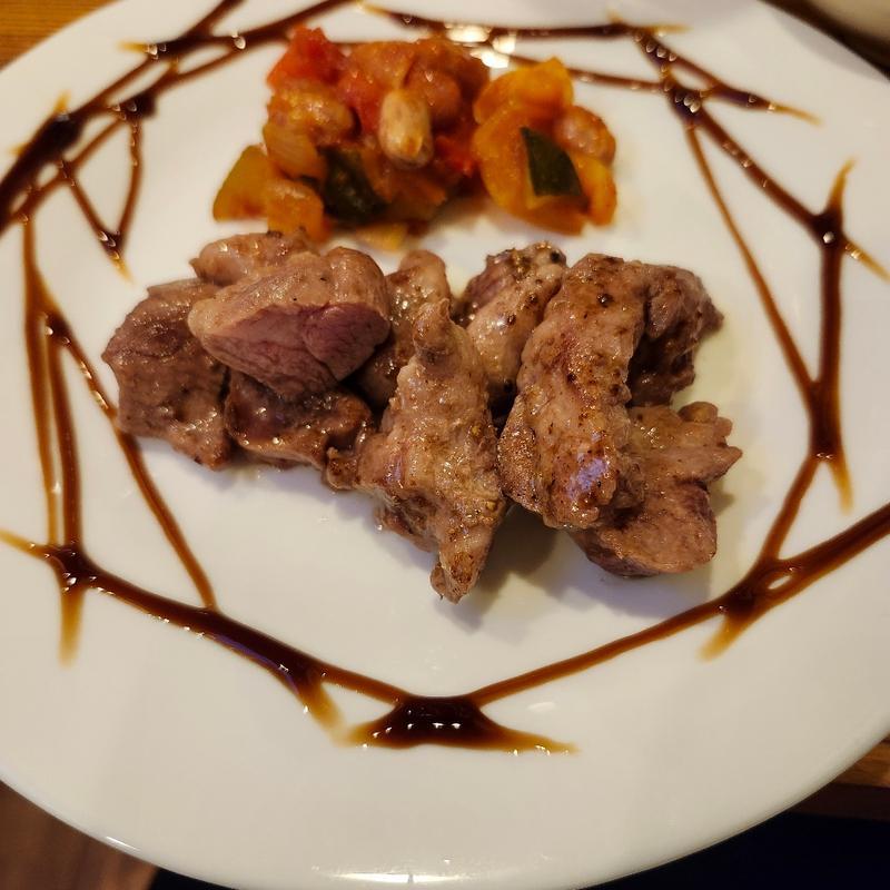 ラムステーキ(大衆ビストロ酒場 ツマミヤ)