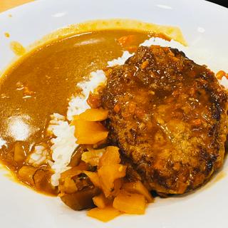 煮込みハンバーグカレー