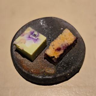 アメリカンチェリーのビスキュイ
枝豆の羊羹(㐂舌 韻)