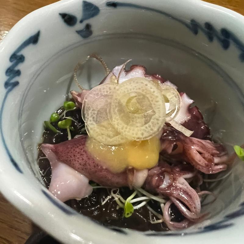 明石ダコとホタルイカのもずく酢(よもぎ)