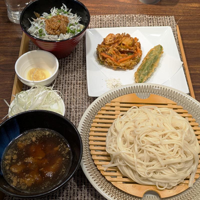 豚なんこつの葱つけ麺と野菜かき揚げ(ジョナサン アトレ川崎店)