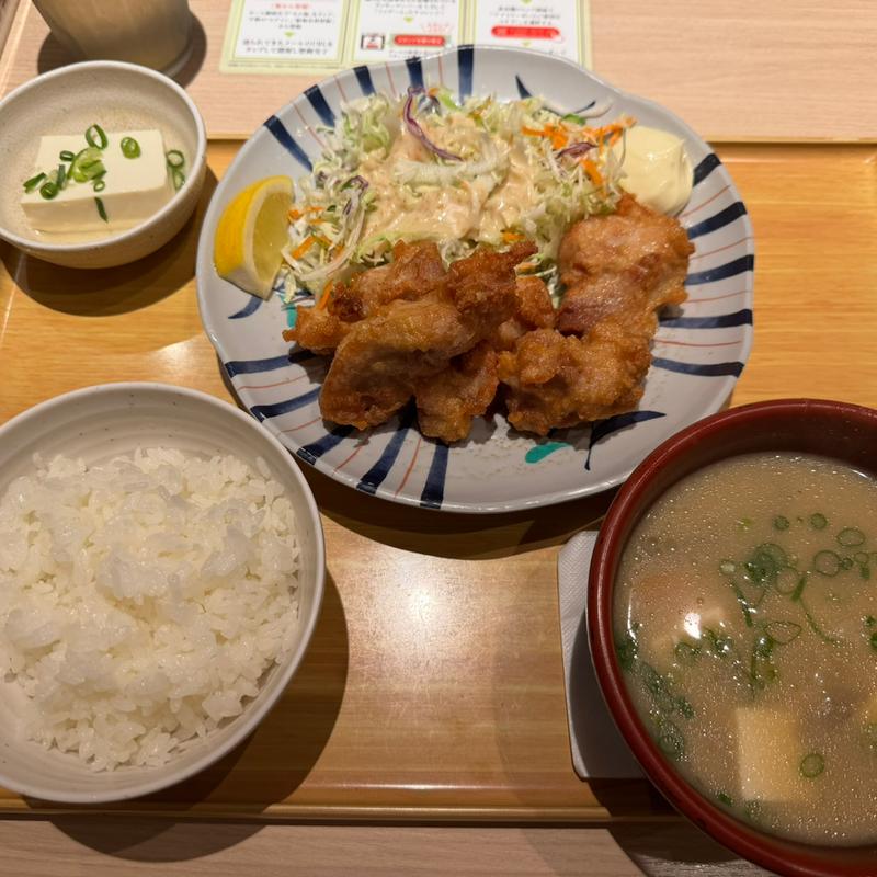 唐揚げ定食：豚汁(やよい軒 新宿歌舞伎町店)
