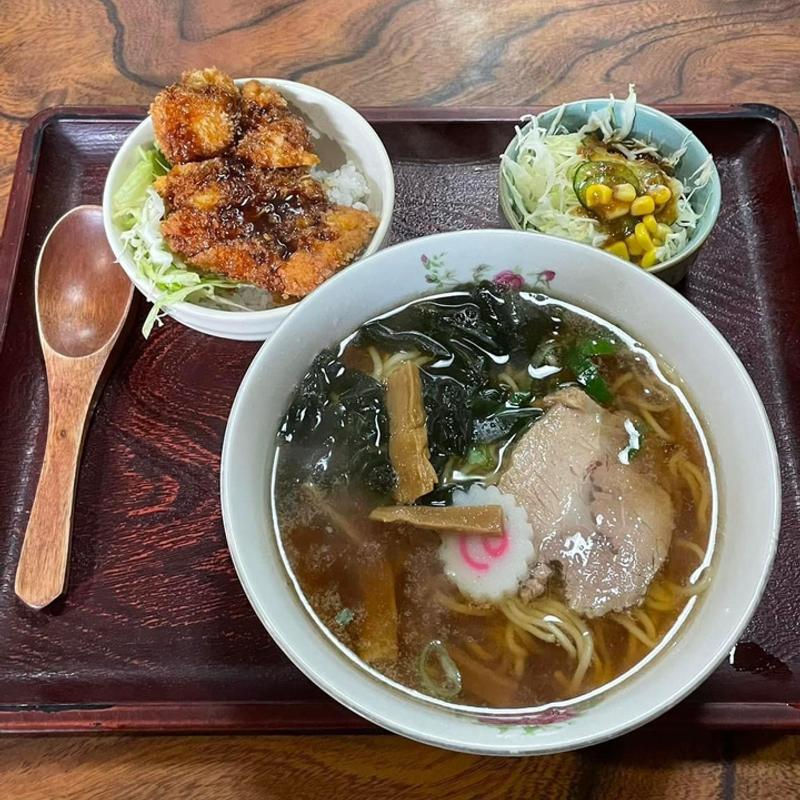 ラーメンセット(醤油)(味処まるよし)