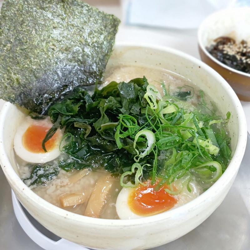 中華そば 背脂 味玉 ワカメ(麺や光)