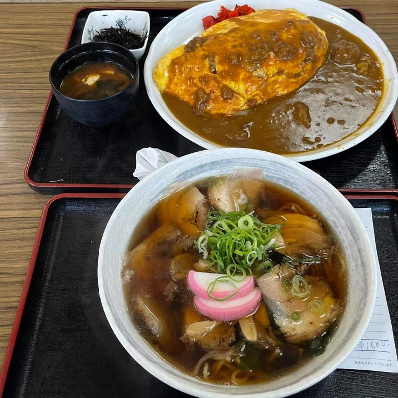 オムカレーライス 大盛り チャーシュー麺(満月園)