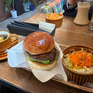 ダブルピークスチーズバーガー