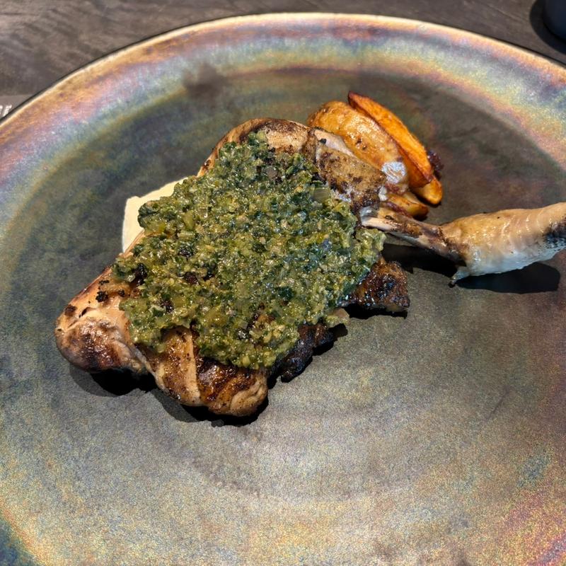 越の鶏もも肉のコンフィ スパイス仕立て(Tsubamesanjo Bit Tokyo)