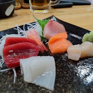 刺身盛り合わせ（6品）(居酒屋 将軍)