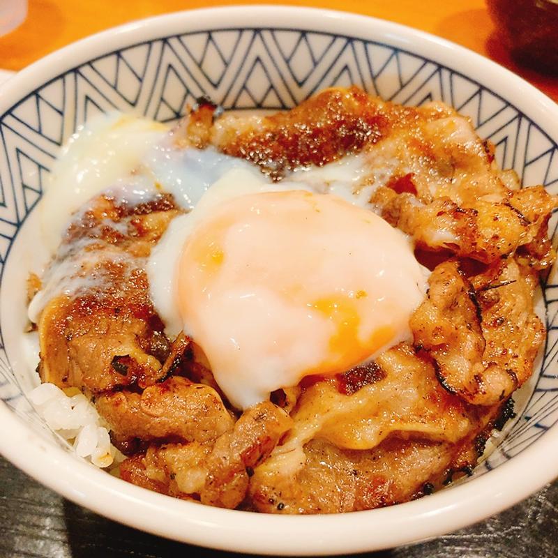 焼肉丼温泉卵トッピング(焼肉丼 みらく｜アクア広島バスセンター街店)