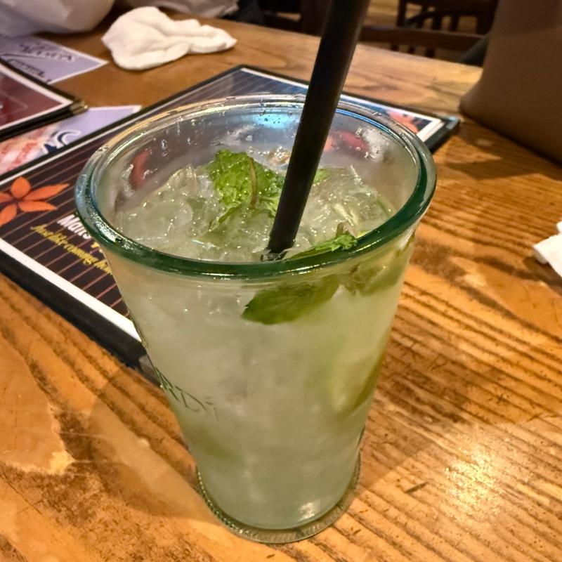 (Shooters Sports Bar & Grill)