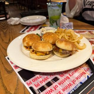 (Shooters Sports Bar & Grill)