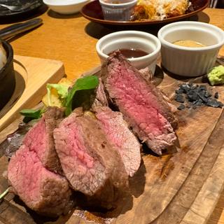 黒毛和牛の炭火焼き