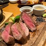 黒毛和牛の炭火焼き(Meet Meats 5バル 神保町店)