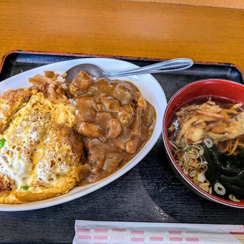 カツ丼カレー 大盛り ミニかき揚げそば(茂利多屋 )
