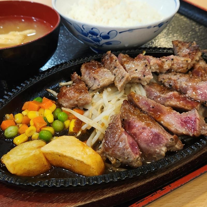 鉄板「ステーキランチ」(日本大学生物資源科学部)