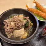 日替わり　牛肉と豆腐のすき焼き風とエビフライ(絆 旬の肴と和み酒場)