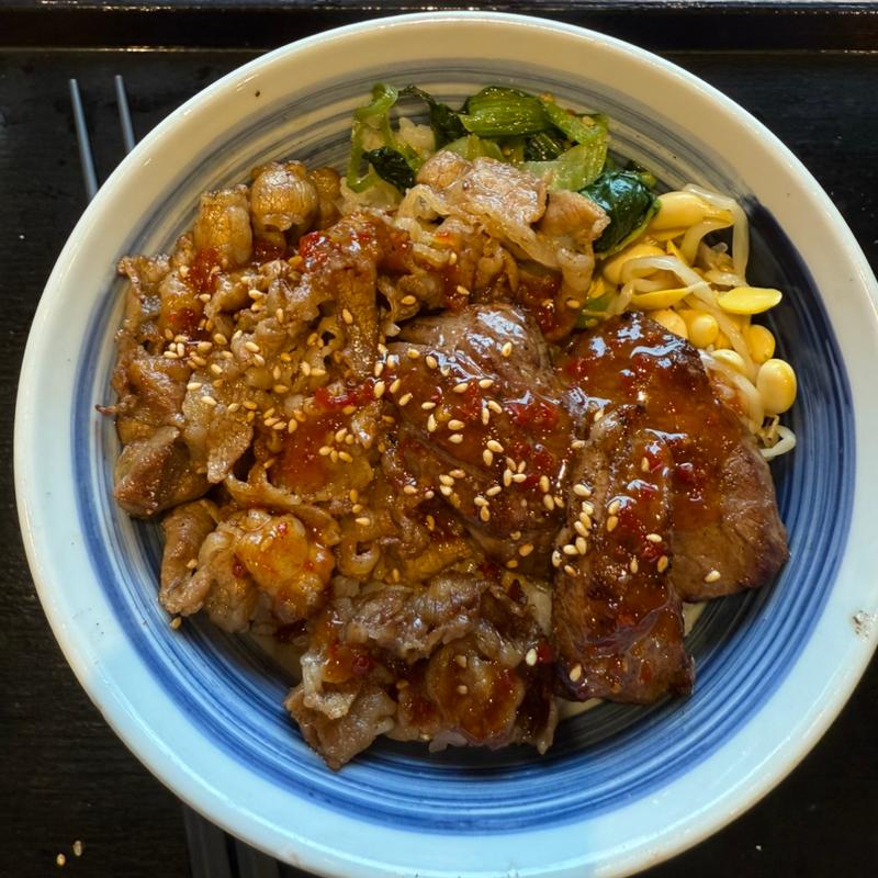 二種盛　カルビと厚切りハラミ丼(焼きたてのかるび 草加金明町店)