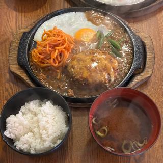 チーズカレーソースハンバーグランチ