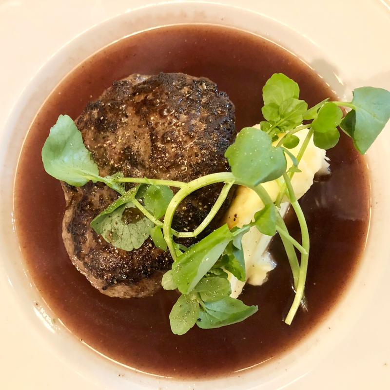 蝦夷鹿ハンバーグ 鹿のフォンのソース(LODGE BISTRO SARU学芸大店 （ロッジビストロＳＡＲＵ）)