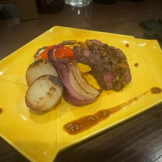 黒毛和牛モモ肉と季節野菜のグリル