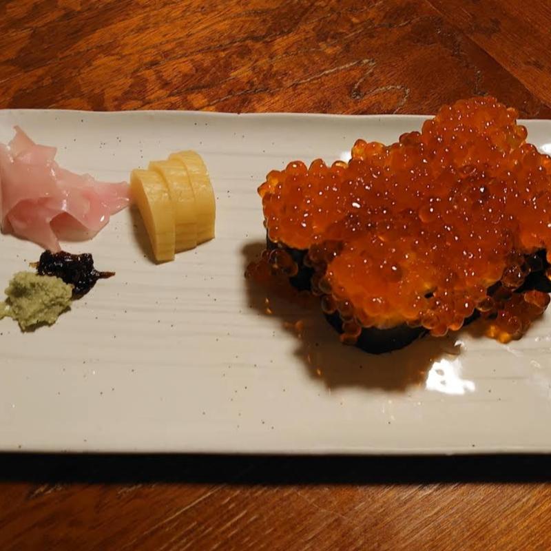 巻き寿司いくらのせ(海鮮料理赤坂)
