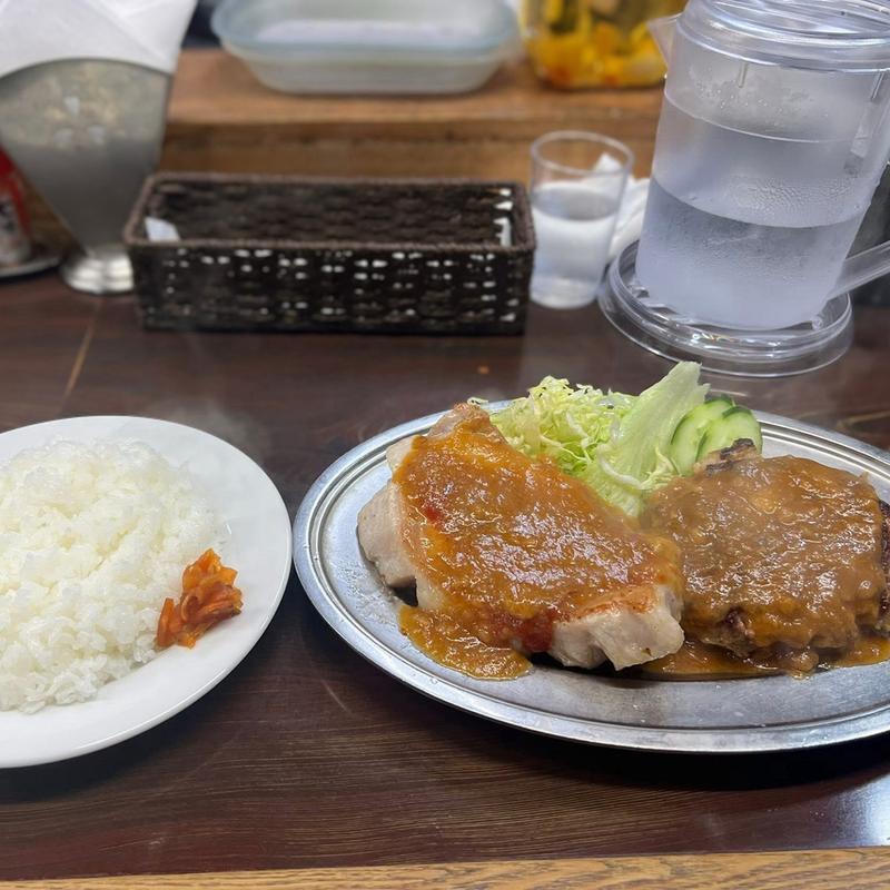 ハンバーグとポークチャップ ライス(ミカサ )