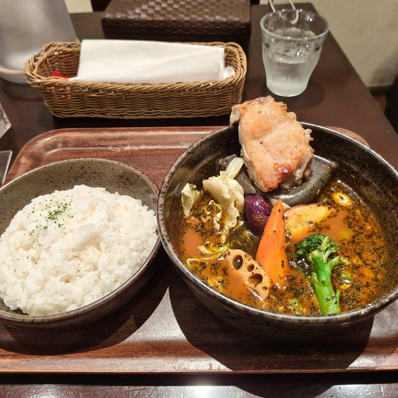 骨なしチキン&野菜カレーのハーフチキン ライス大盛り 320g(Vajraroad ヴァサラロード)