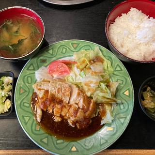 鶏胸ガーリックステーキ定食(萬福食堂 （まんぷくしょくどう）)