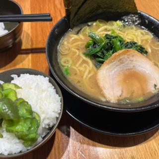 家系ラーメン並