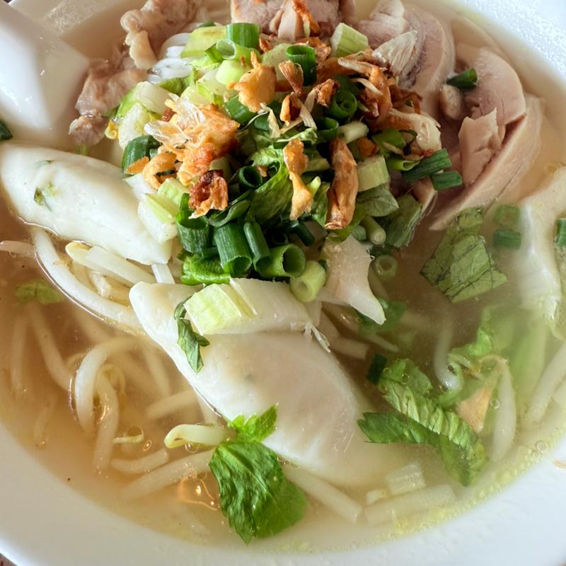 タイ風鶏肉ラーメン(バンセンストア )