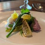 季節の野菜と果実のサラダ