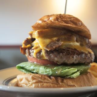 自家製スモークベーコンチーズバーガー