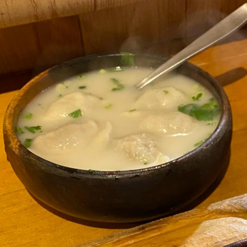 コラーゲンスープで食べるラムのバンシ(スヨリト草原の料理)