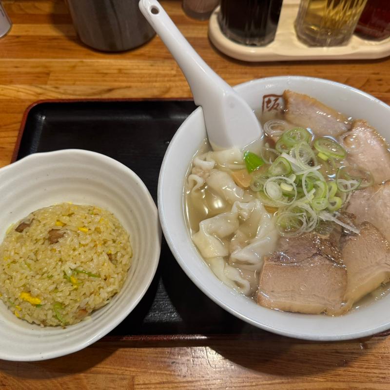 塩ワンタン麺：半チャーハン(喜多方ラーメン 坂内 歌舞伎町店)