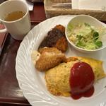 オムライスプレート（サーモンフライ&新玉ネギフライ）(SORANA KITCHEN ソラナキッチン)