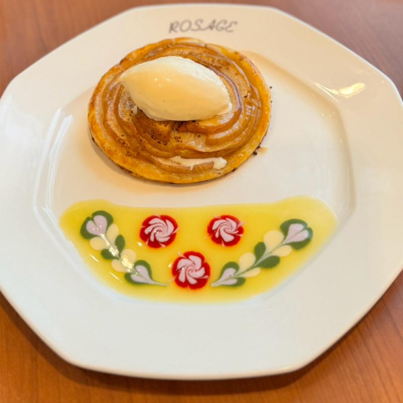 ロザージュ伝統のあつあつりんごパイ -バニラアイス添え-(サロン・ド・テ ロザージュ)