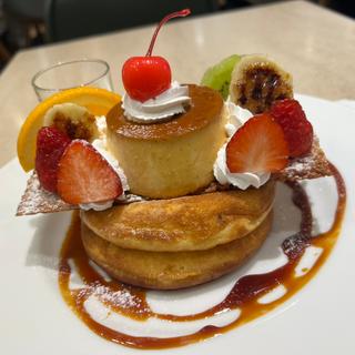 プリンアラモードのパンケーキ 濃厚キャラメルソース