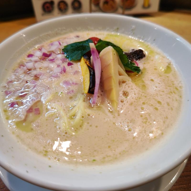 鶏白湯soba トリュフ仕立て(塩)＋紫たまねぎ(銀座 篝(かがり)鎌倉店)