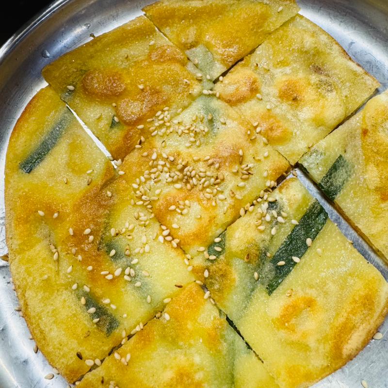 ニラチヂミ(炭良ホルモン)