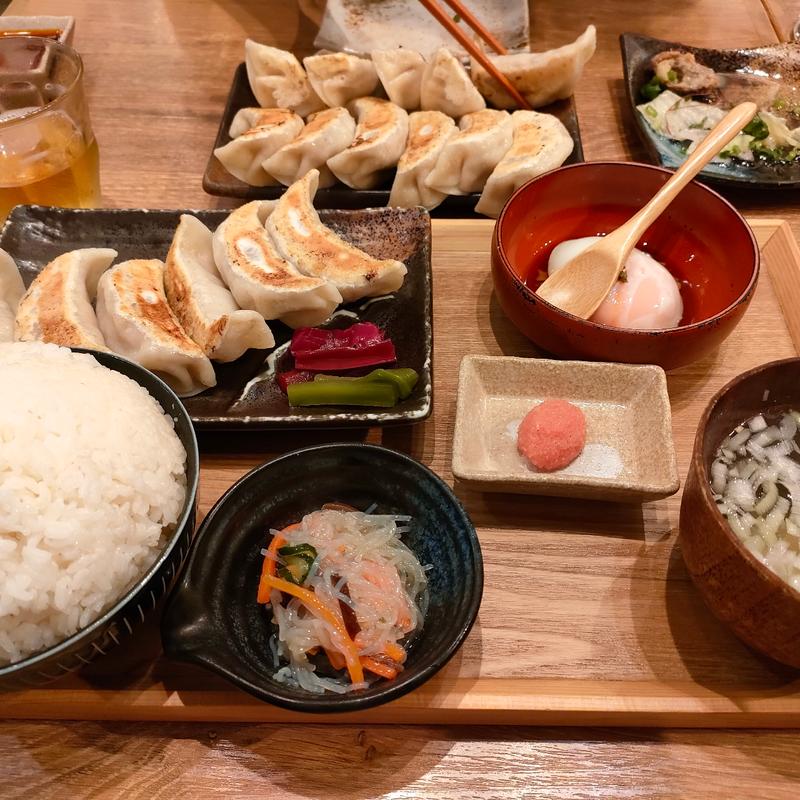 餃子定食(肉汁餃子のダンダダン 青山一丁目店)