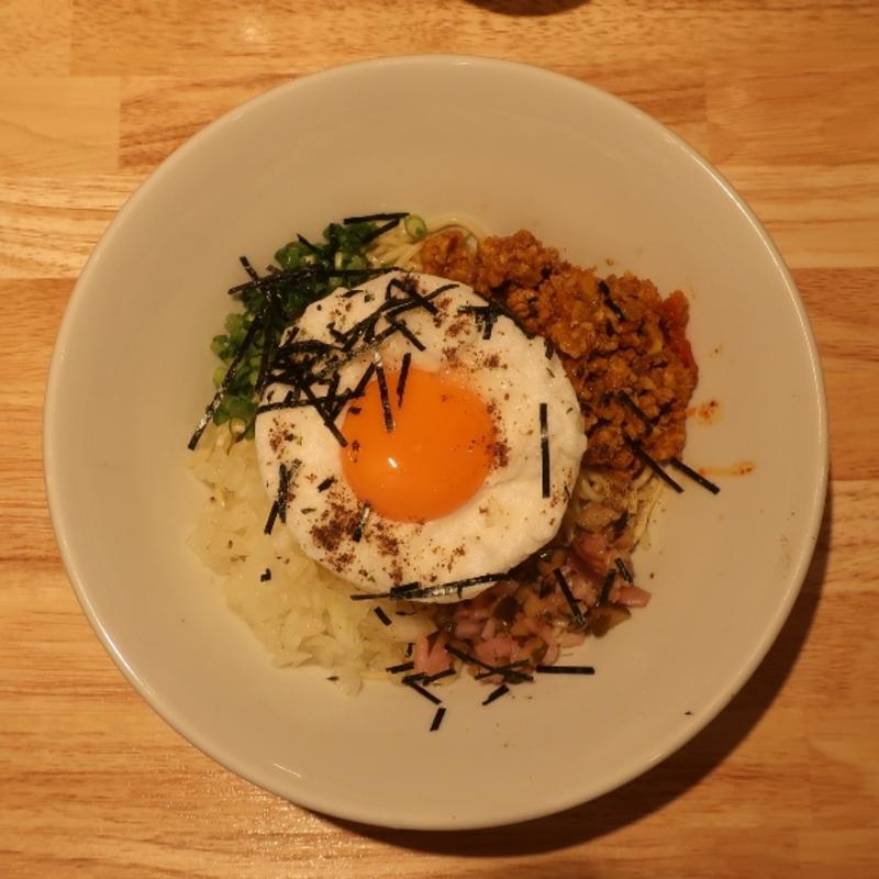 カレーまぜそば(香油まぜそば しろ)