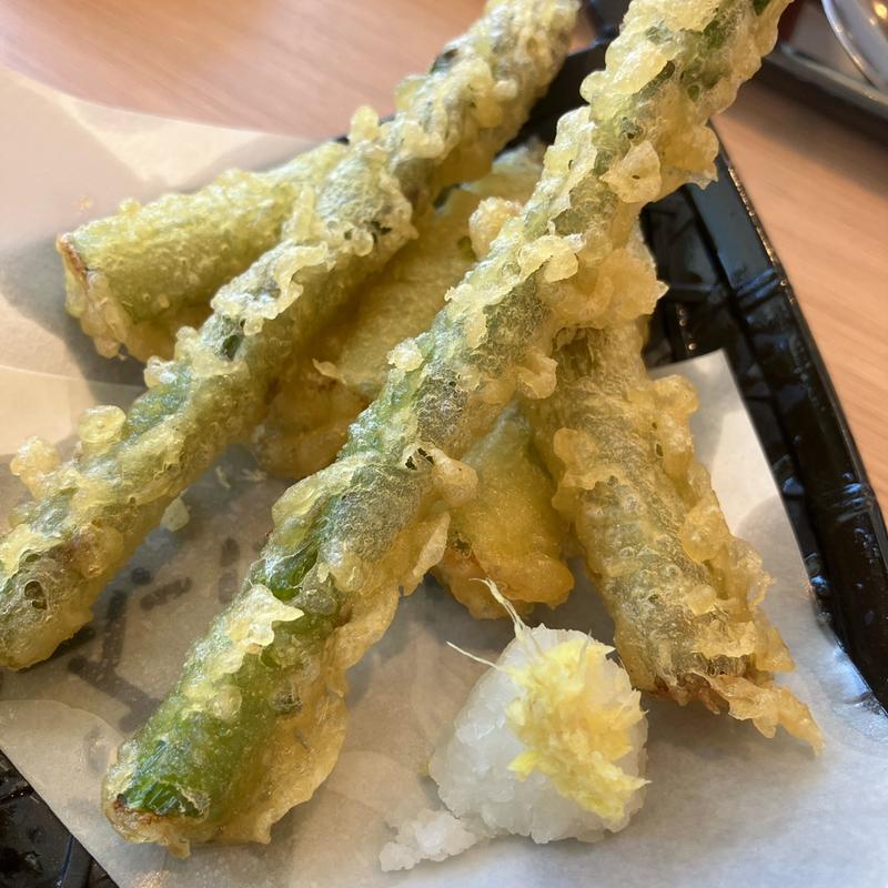 アスパラ天ぷら(北海道生まれ和食処とんでん 北鎌倉店)