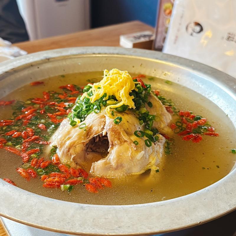 参鶏湯(韓国食堂入ル  ゴショミナミ)