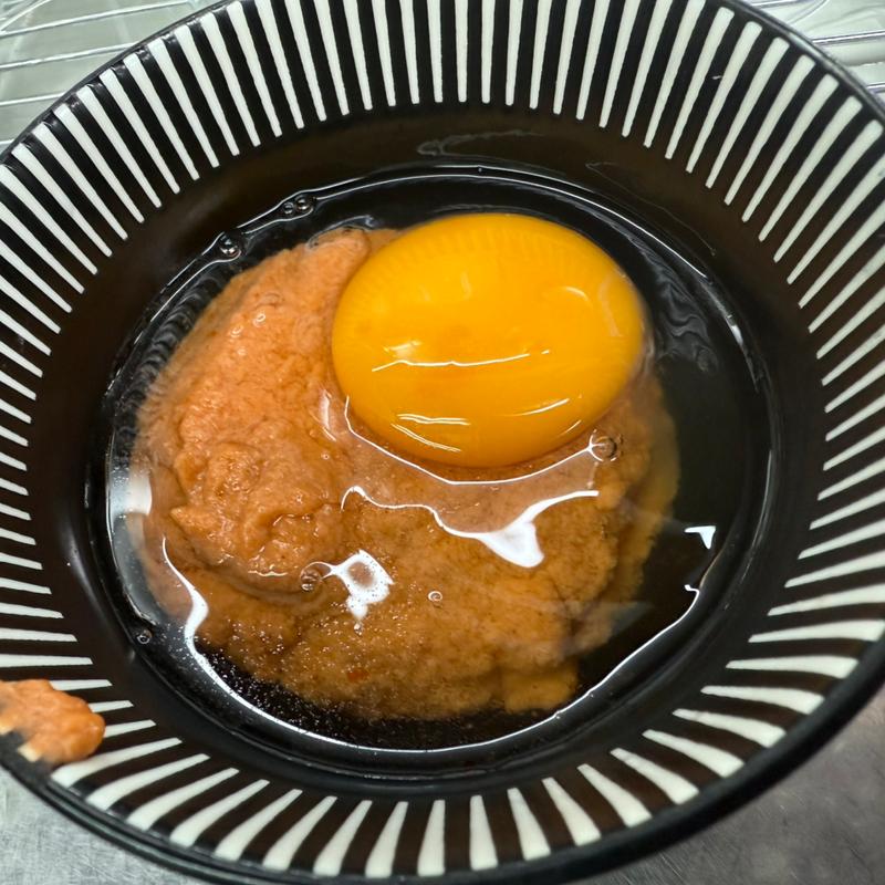 濃厚赤海老ソース、生卵(覆麺 智 （ふくめん とも【旧店名】覆麺）)